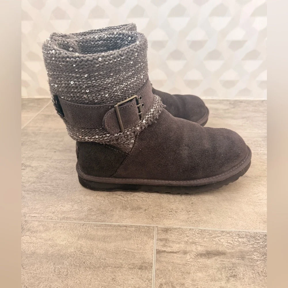 UGG Australia Cambridge Metallic Grey Suede Boots Belted Knit Size 7